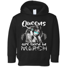 Queens are born in March T-Shirt